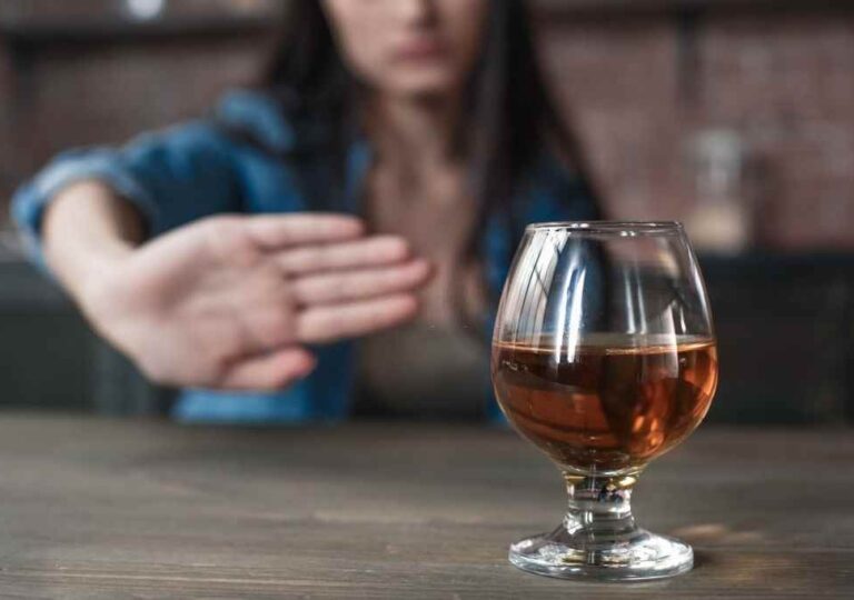 Why should you turn to alcohol rehabilitation centre for the treatment?